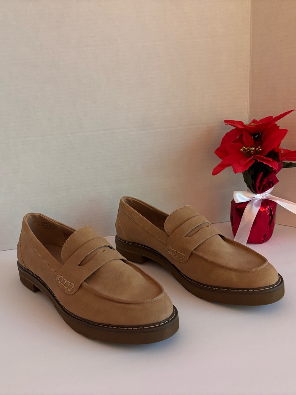 Rachel Zoe Vassar Women's 9.5 M Tan Vegan Suede Penny Loafers Slip On (flaw)